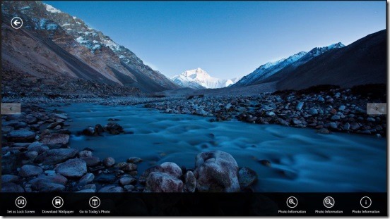 Daily Wallpaper Viewer - viewing photo and flyout buttons