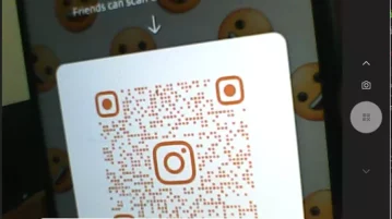 Windows 11 Camera App Scanning QR Code